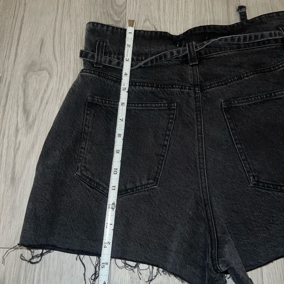 Forever 21 Black Denim Cut Off Belted Mom Jean Shorts High Rise Size 27 - Picture 4 of 7